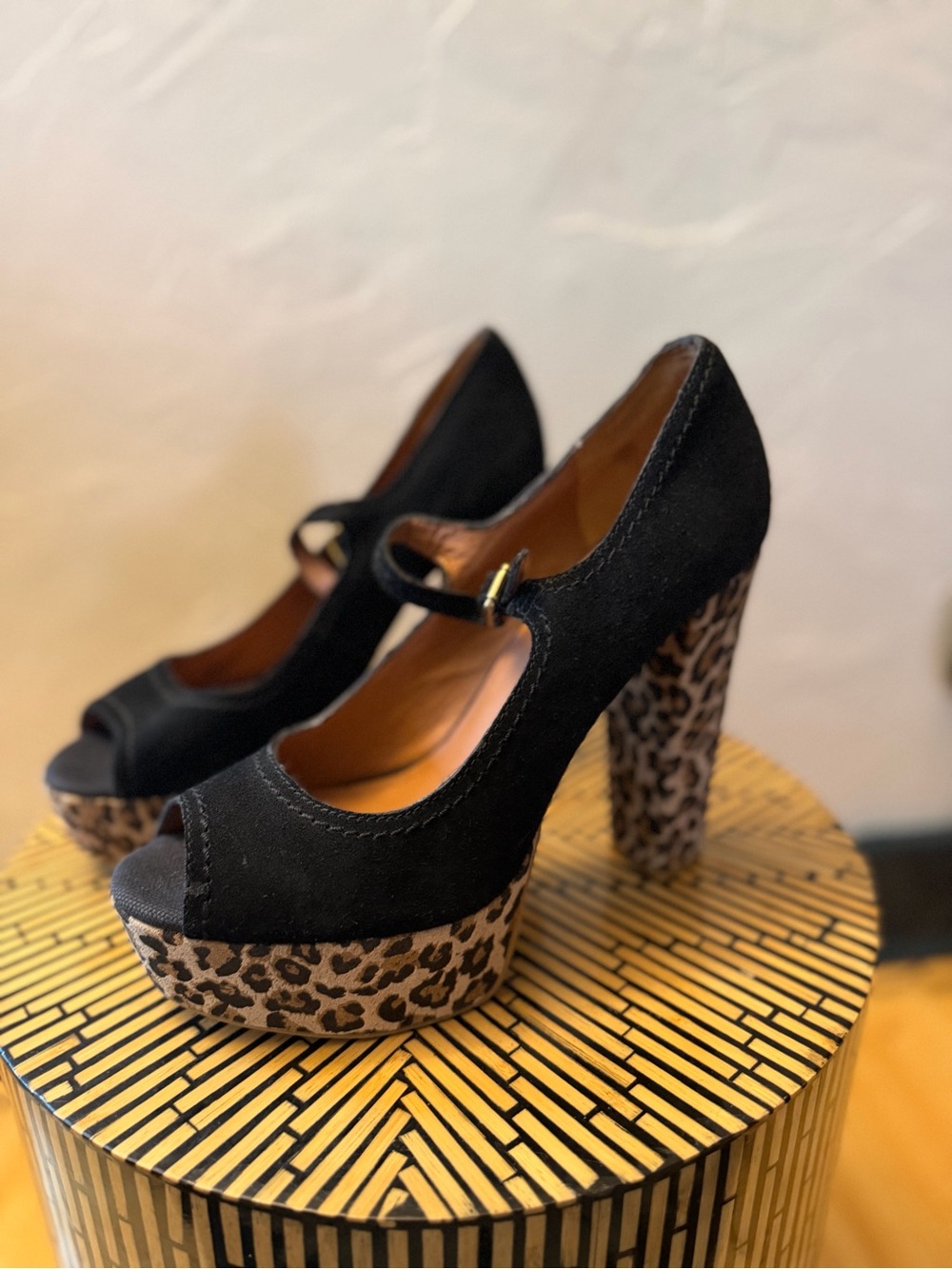 Lucky Brand Neece Women’s 10M Black Peep Toe Suede Platform Heels Leopard Print